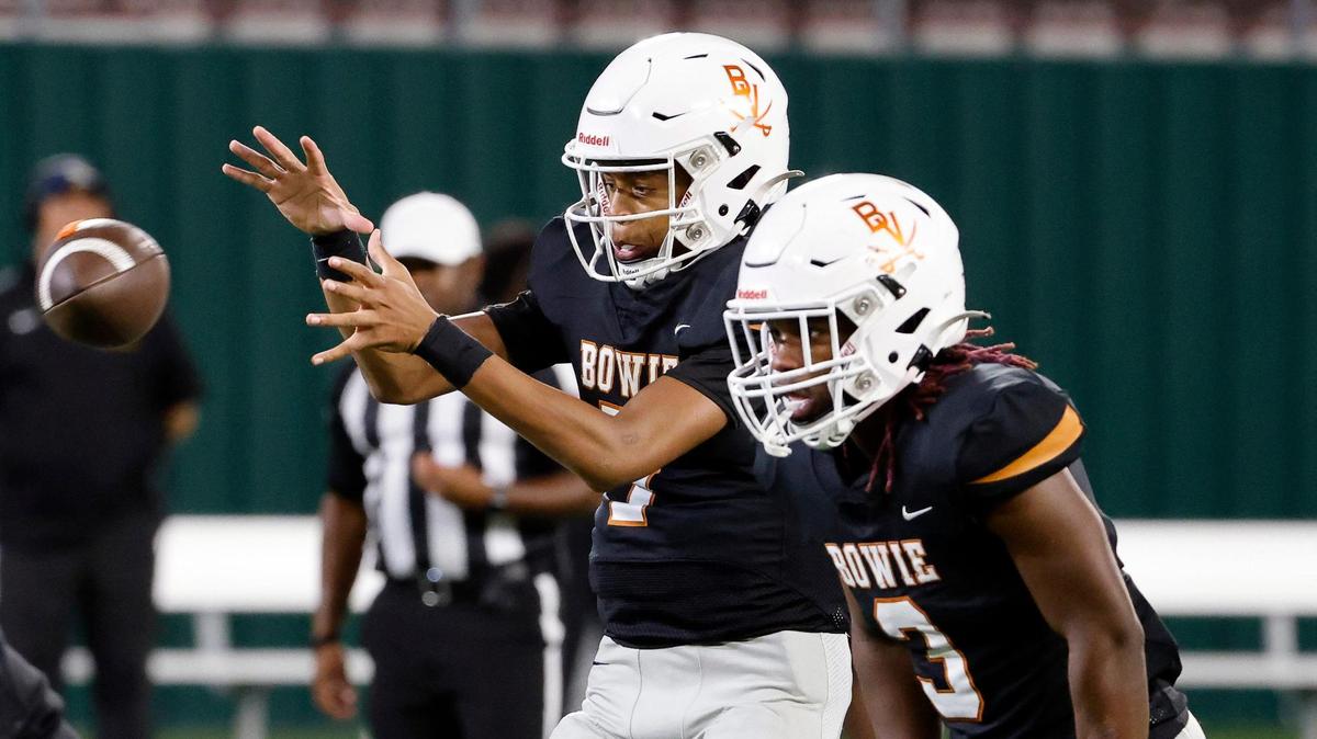 Arlington Bowie quarterback Larry Nichols (7) takes the snap in the first half of a UIL high school football game on Thursday, October 26, 2023 at Choctaw Stadium in Arlington, Texas.