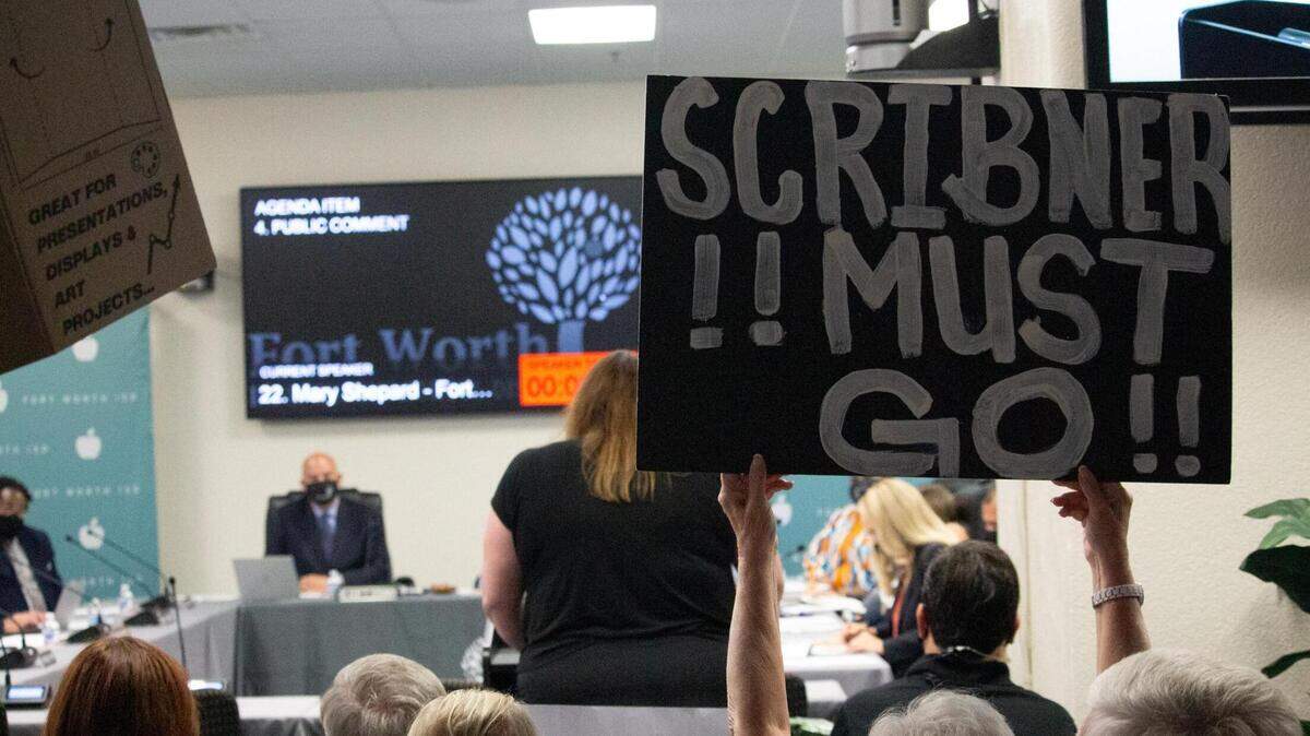 Fort Worth residents call for the removal of school district superintendent Kent Scribner during a board meeting on Aug. 24, 2021. Attendees at the meeting included critics of Scribner as well as supporters.