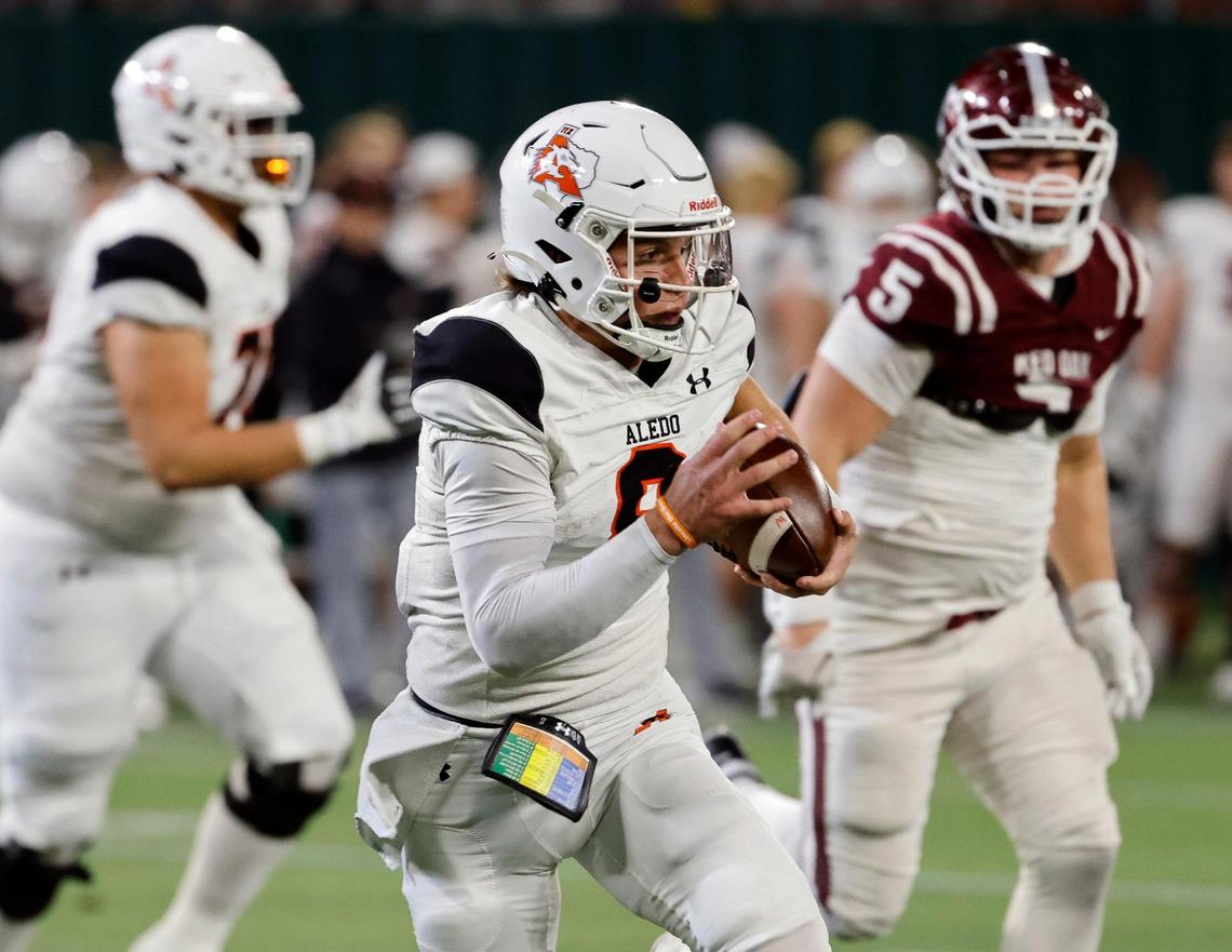 Aledo quarterback Hauss Hejny (8), the 2023 Fort Worth-area Offensive Player of the Year, looks for open teammates.