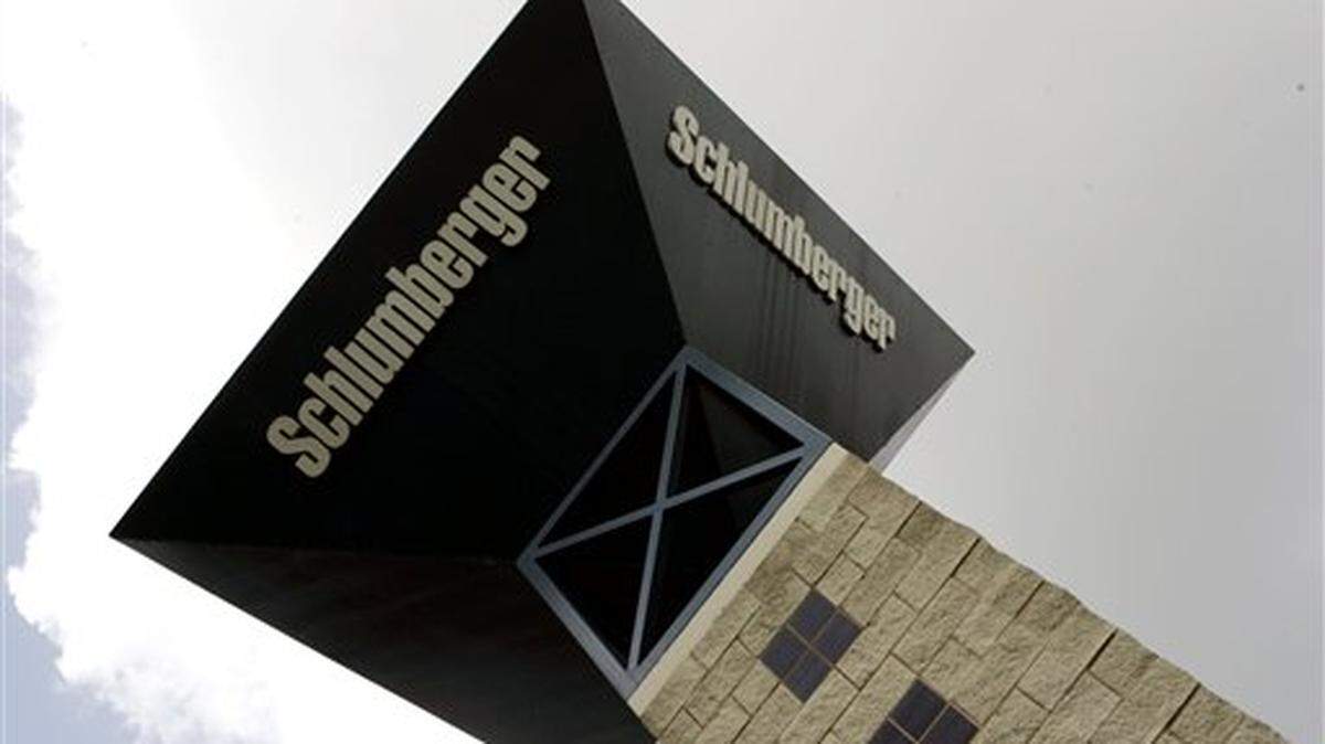 ** FILE ** In this Oct. 19, 2007 file photo, a sign tower reaches toward the sky at the entrance to Schlumberger’s Sugar Land, Texas campus. A class-action lawsuit was filed against the company accusing it of sexual discrimination. (AP Photo/Pat Sullivan, File)