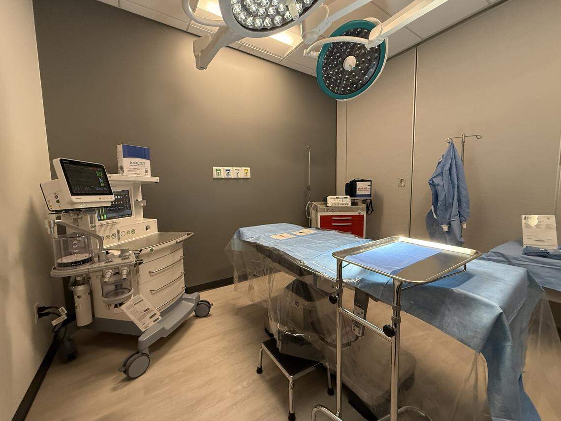 The surgery center suite replicates what an actual surgery room would have, including operating table, lights, patient monitoring systems, anesthesia and ultrasound technology.