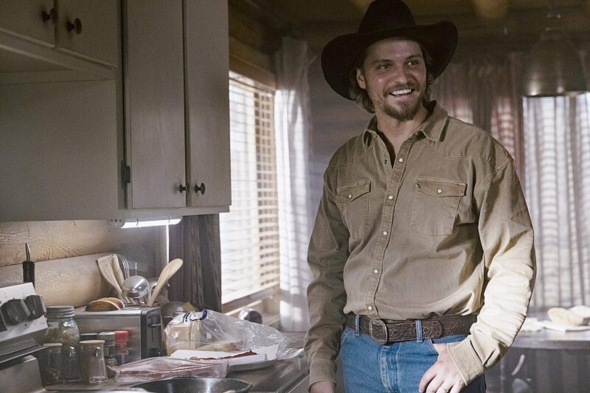 "Piya Wiconi" -- Kayce Dutton reunites with an old SEAL teammate and aids his Marshal unit in hunting down a bomber targeting Broken Rock Reservation. The trail leads to a dangerous encounter with an armed anti-government militia on the series premiere of “Marshals,” Sunday, March 1 (8:00-9:00 PM, ET/PT). Pictured: Luke Grimes as Kayce Dutton.