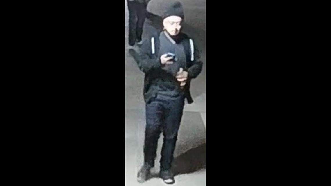 Fort Worth police are asking for the public’s help in identifying an unknown fugitive suspect who is wanted for aggravated robbery. 