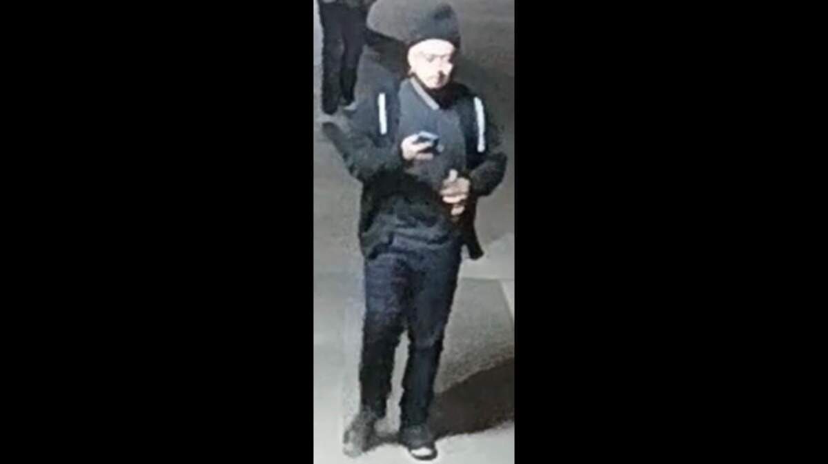 Fort Worth police are asking for the public’s help in identifying an unknown fugitive suspect who is wanted for aggravated robbery. 