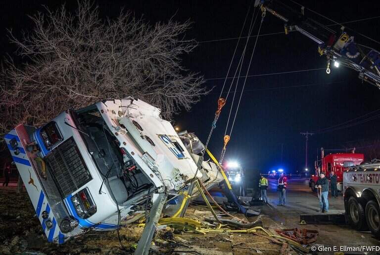 4 Fort Worth firefighters injured, 1 critical, in crash | Fort Worth ...