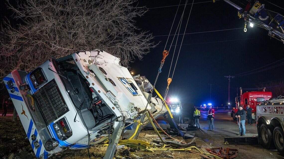 4 Fort Worth firefighters injured, 1 critical, in crash | Fort Worth ...