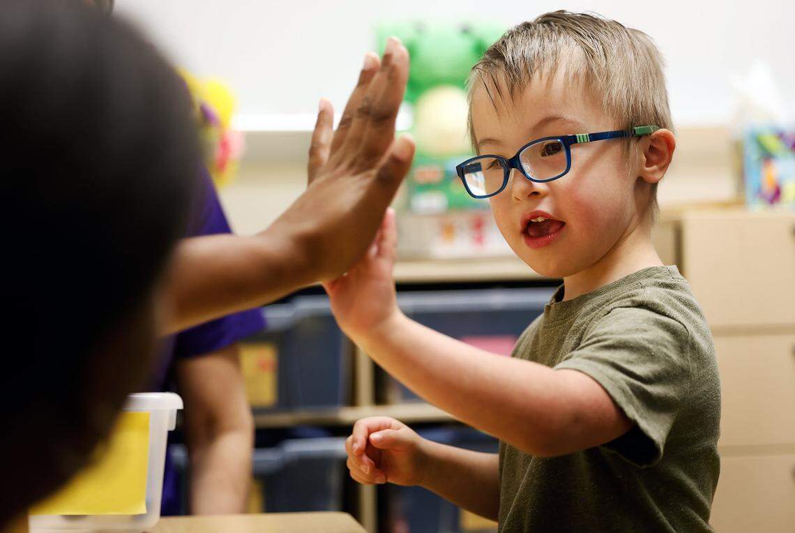 Rhys, 4, gives Bri-Yanna Watkins, a Texas Christian University graduate student and instructional teacher aide, a high-five during an individual speech therapy session on Wednesday, Sept. 17, 2025, at KinderFrogs School on the campus of TCU in Fort Worth.