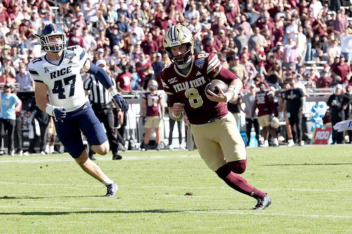 FORT WORTH, TEXAS - JANUARY 02: Brad Jackson #8 of the Texas State Bobcats scores a touchdown against the Rice Owls during the first half of the 2026 Lockheed Martin Armed Forces Bowl at Amon G. Carter Stadium on January 02, 2026 in Fort Worth, Texas. (Photo by Tim Heitman/Getty Images)