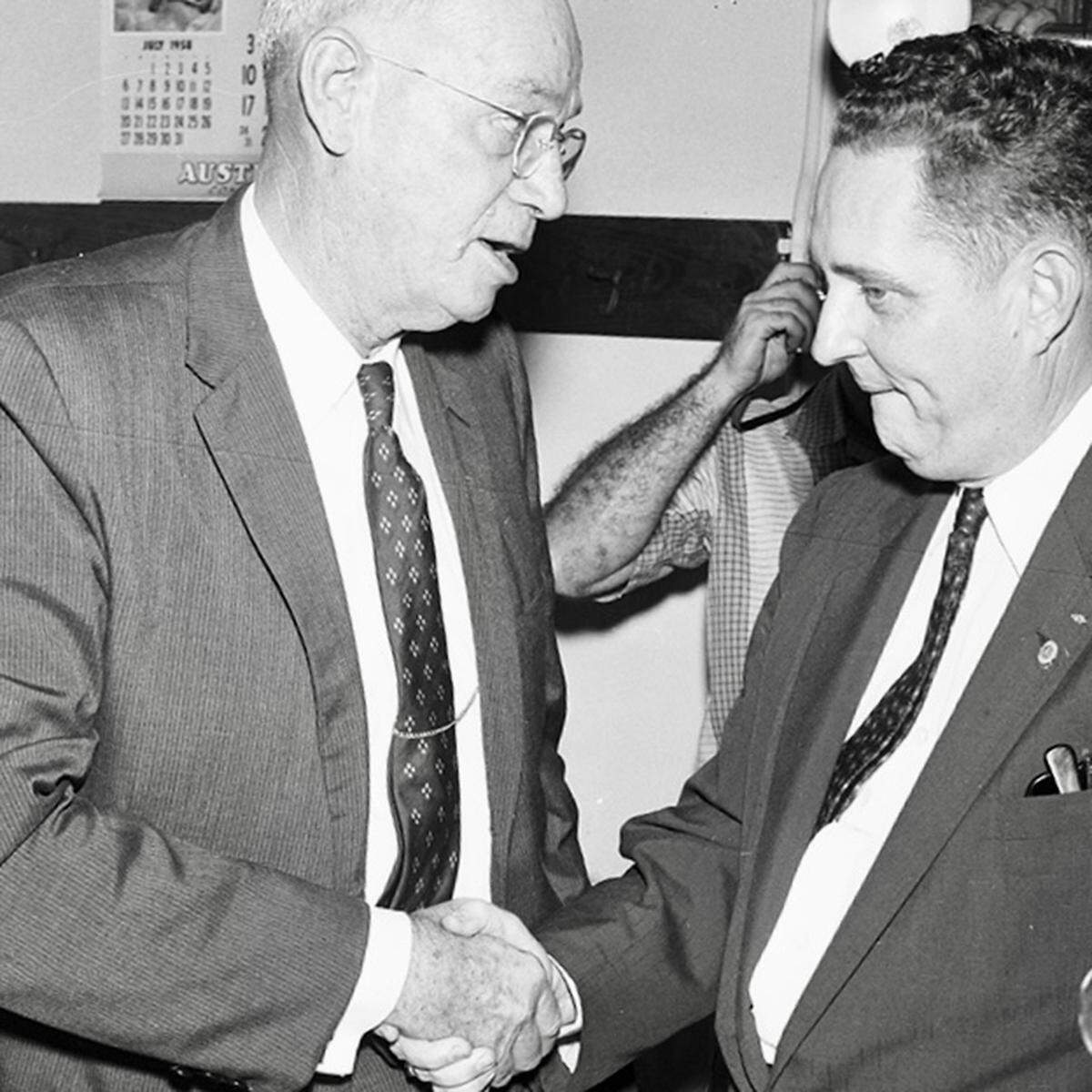 Tarrant County Judge Gus Brown, left, resigned Aug. 14, 1958. Successor Marvin Simpson, right, wanted to get rid of the expensive electric courthouse flag.