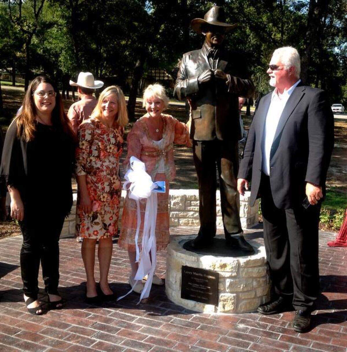Larry Hagman’s niece Dana; daughter Kristina; sister, Heller; and son Preston were on hand for the unveiling