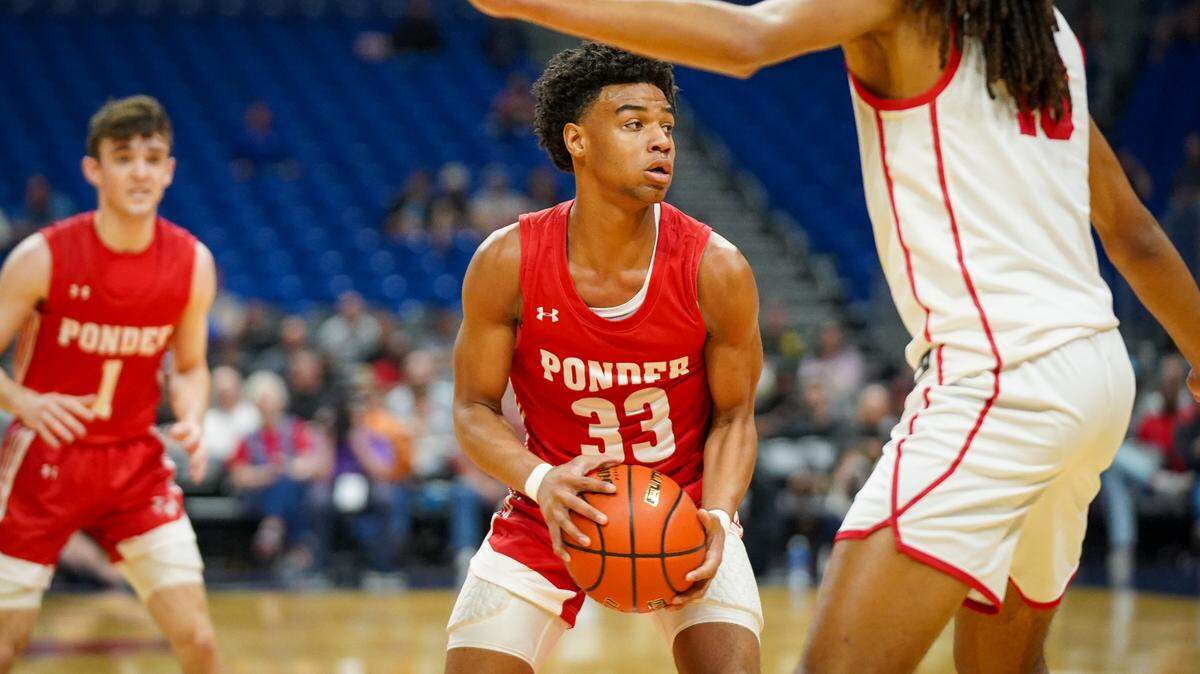 Ponder’s Tyson Price (33) looks to pass with Holliday’s Keitenn Bristow (10) defending in a Class 3A state semifinal on Thursday, March 7, 2024 at the Alamodome in San Antonio, Texas. Ponder defeated Holliday 62-46.