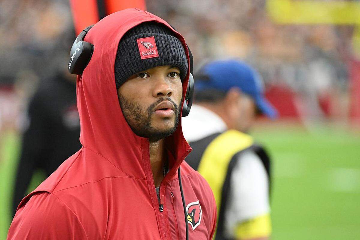 GLENDALE, ARIZONA - OCTOBER 19: Kyler Murray #1 of the Arizona Cardinals looks on during the second quarter against the Green Bay Packers at State Farm Stadium on October 19, 2025 in Glendale, Arizona. (Photo by Norm Hall/Getty Images)