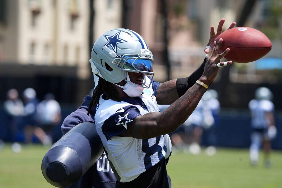 Jul 26, 2025; Oxnard, CA, USA; Dallas Cowboys receiver CeeDee Lamb (88) catches the ball at training camp at the River Ridge Fields. Mandatory Credit: Kirby Lee-Imagn Images