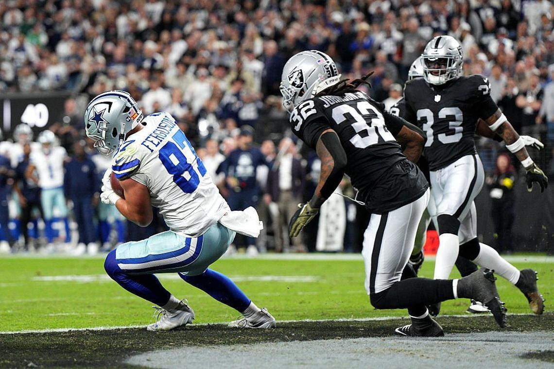 LAS VEGAS, NEVADA - NOVEMBER 17: Jake Ferguson #87 of the Dallas Cowboys scores a touchdown against the Las Vegas Raiders during the second quarter at Allegiant Stadium on November 17, 2025 in Las Vegas, Nevada. (Photo by Candice Ward/Getty Images)
