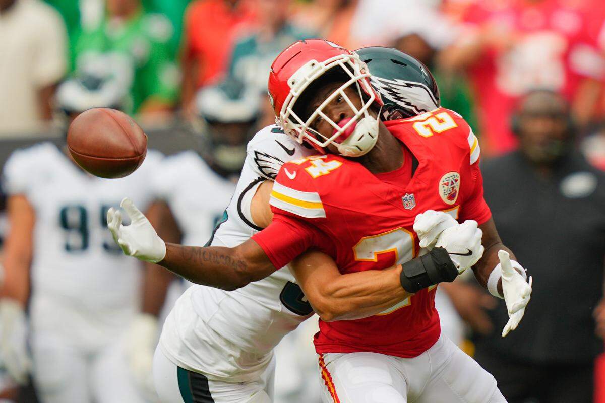Sep 14, 2025; Kansas City, Missouri, USA; Kansas City Chiefs running back Brashard Smith (24) is unable to catch the ball defended by Philadelphia Eagles linebacker Zack Baun (53) during the first quarter of the game at GEHA Field at Arrowhead Stadium. Mandatory Credit: Jay Biggerstaff-Imagn Images