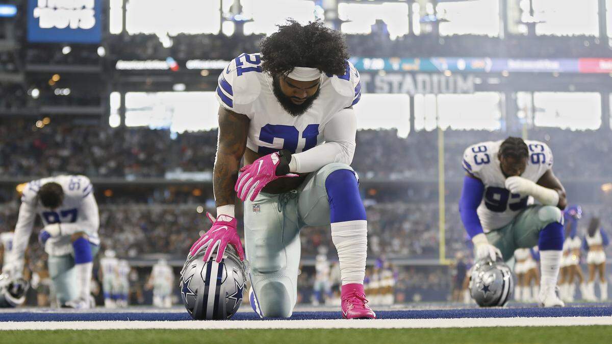 Cowboys running back Ezekiel Elliott prepares for last week’s game against Jacksonville. Elliott invited a young cancer patient from Massachusetts to the game and visited with him on Monday.