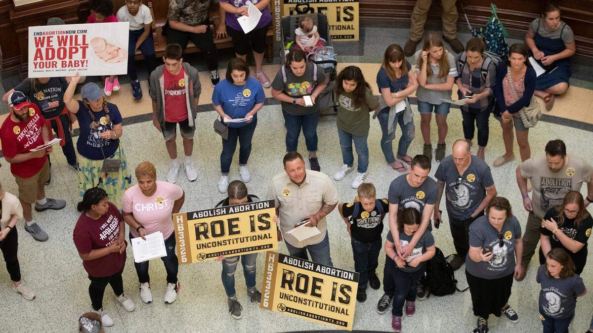 Here’s how Texas’ abortion trigger law works, now that Roe v. Wade has been overturned