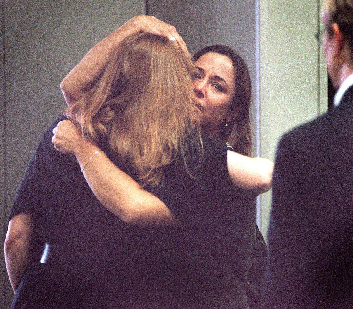 Off-duty American Airlines flight attendants Victoria Jay and Debra Lee Swancy returning home on Flight 157 at DFW airport from LaGuardia in New York, learn the news of the fallen towers. Passengers in the air were not told exactly what happened until they were exiting the plane