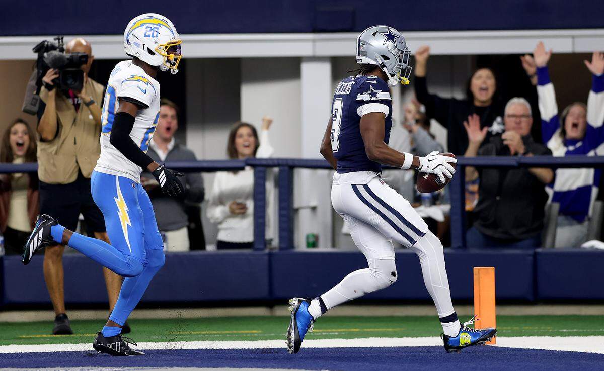Cowboys wide receiver George Pickens scores a 38-yard touchdown against the Chargers on Sunday at AT&T Stadium.
