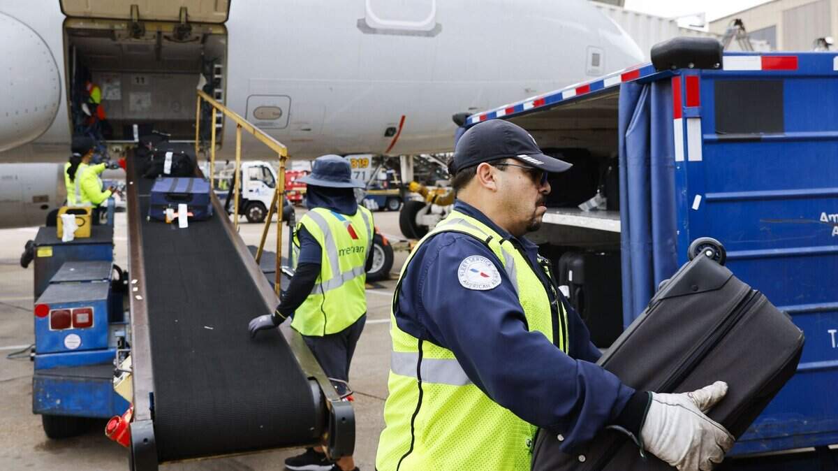 Members of the ground crew unload baggage from an American Airlines flight from Grand Rapids, MI on May 9, 2023, at DFW Airport. (Shafkat Anowar/The Dallas Morning News/TNS)