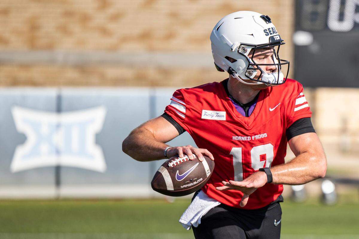 TCU quarterback Ken Seals runs through a drill during the first spring practice on March 23, 2024.