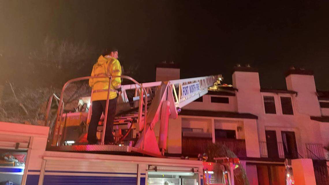 A fire on Christmas Eve displaced 25 apartment residents on the east side of Fort Worth and sent two people to the hospital with life-threatening injuries, officials say.