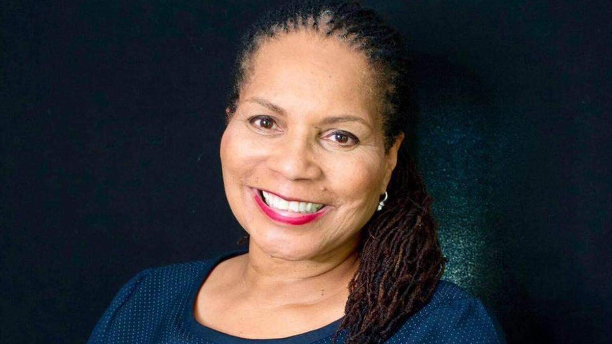 Deborah Peoples is running for Fort Worth mayor.