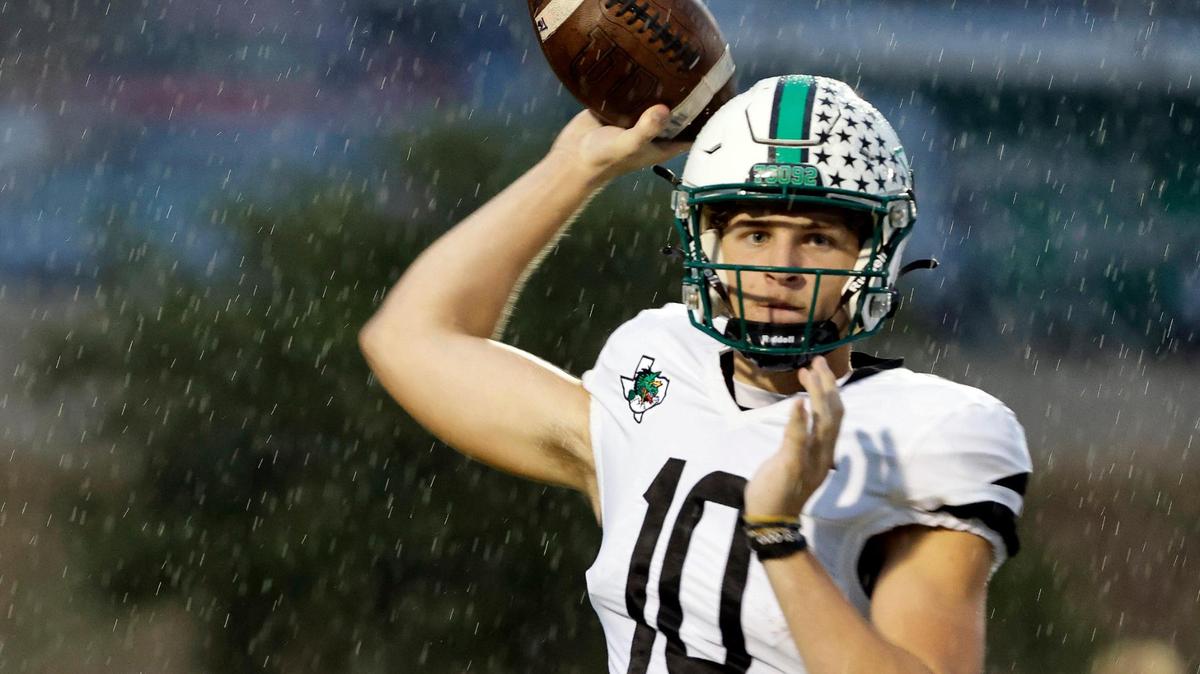 Southlake Carroll and quarterback Graham Knowles are at the top of the Fort Worth-area Class 6A rankings.