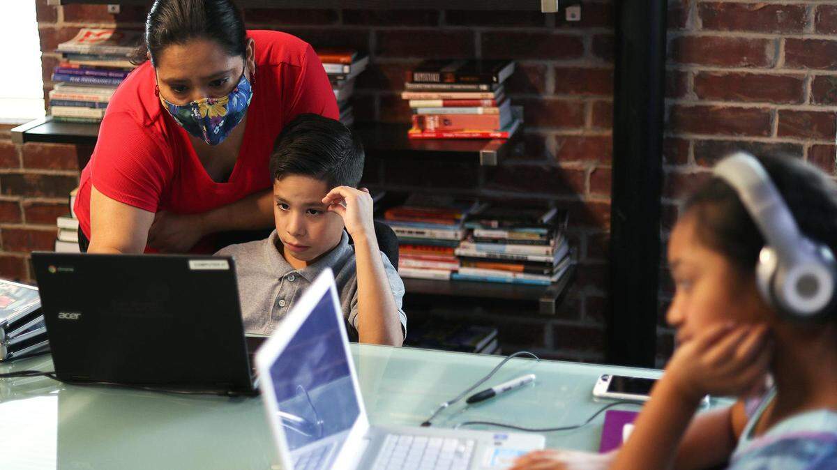Roxanne Martinez, a Fort Worth school board trustee, stepped in as a substitute last week as Omicron cases surged, putting teachers across the district out of class. What she saw was tired staff stretched thin after almost two years disrupted by a pandemic. She helped her own children with online classes last year while working at her part-time job at her church in the Diamond Hill neighborhood of Fort Worth.