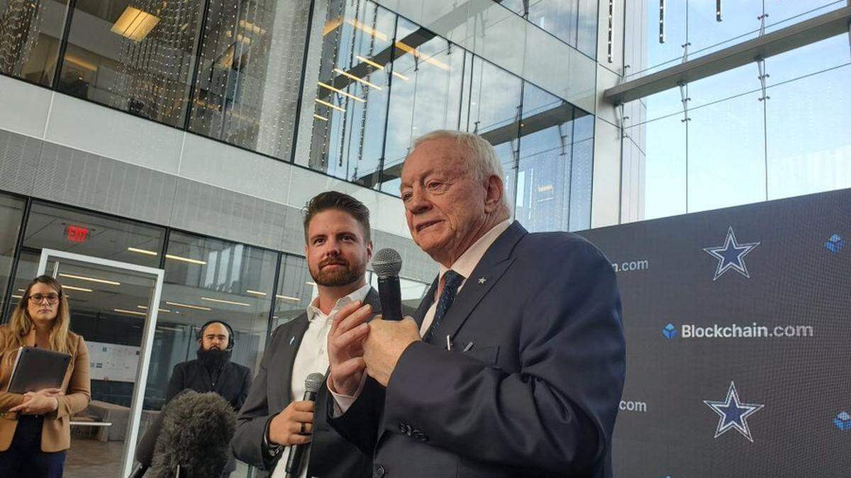 Cowboys owner Jerry Jones (right) said he would move up in the 2022 NFL Draft for the right player.