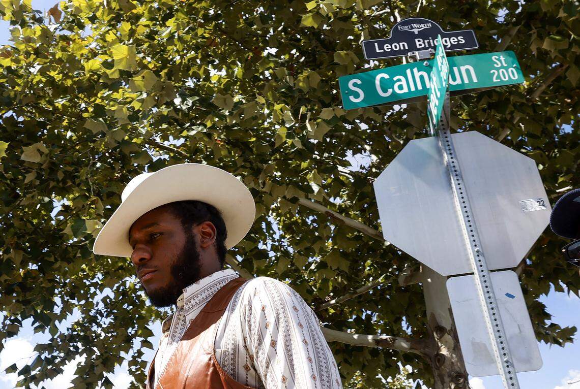 Leon Bridges attends the ceremonial street naming in his honor on Tuesday, Oct. 7, 2025, at the corner of South Calhoun Street and East Daggett Avenue in Fort Worth. Bridges, a Grammy-winning artist and native of Fort Worth, recorded his debut album at Niles City Sound, located across the street from the sign topper.
