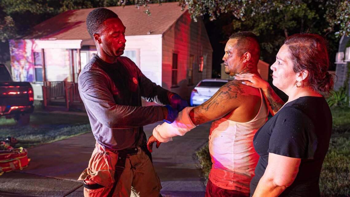 Good Samaritan punched through door to rescue 2 kids from burning Fort Worth home