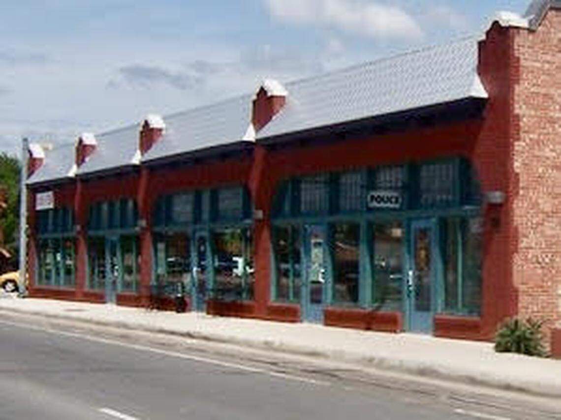 Mamma Mia was a pizzeria in the historic McAdams Building, built in 1931 on East Belknap Street.