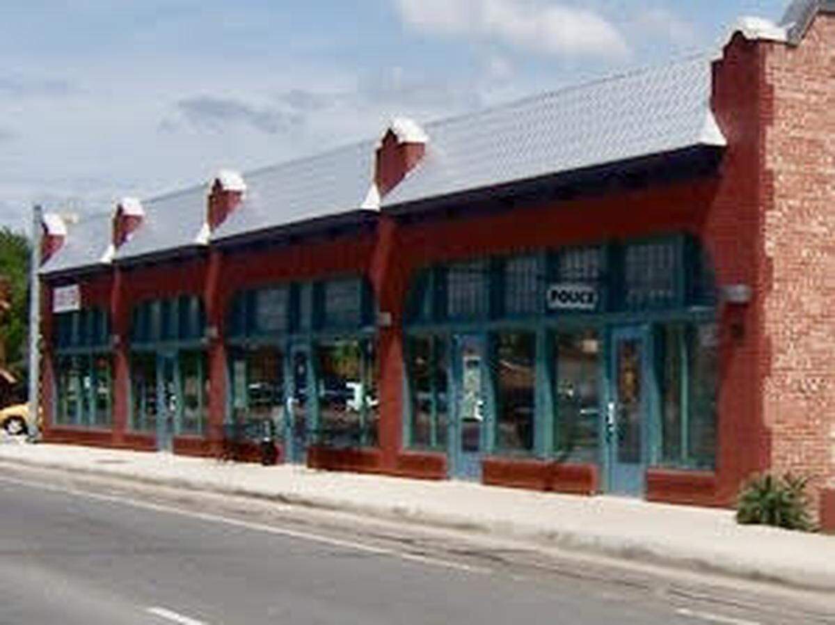 Mamma Mia was a pizzeria in the historic McAdams Building, built in 1931 on East Belknap Street.