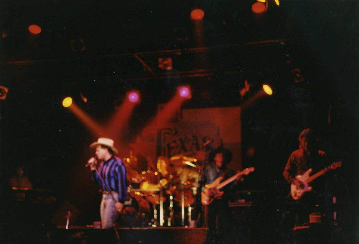 Dec. 30, 1989: Garth Brooks performs at Billy Bob’s.