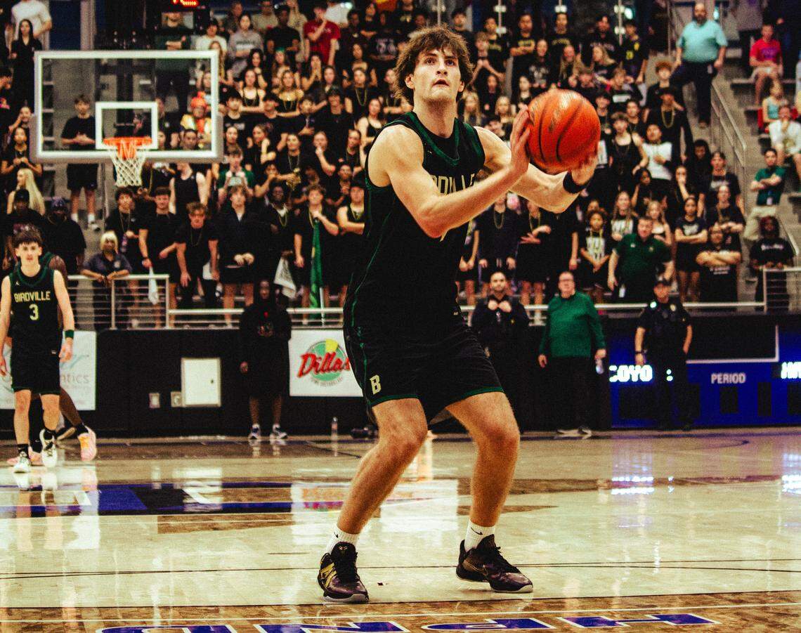 Birdville’s Sawyer Dotson takes aim at a free throw against Frisco Heritage in a Class 5A Division I state semifinal on Tuesday at Hebron.