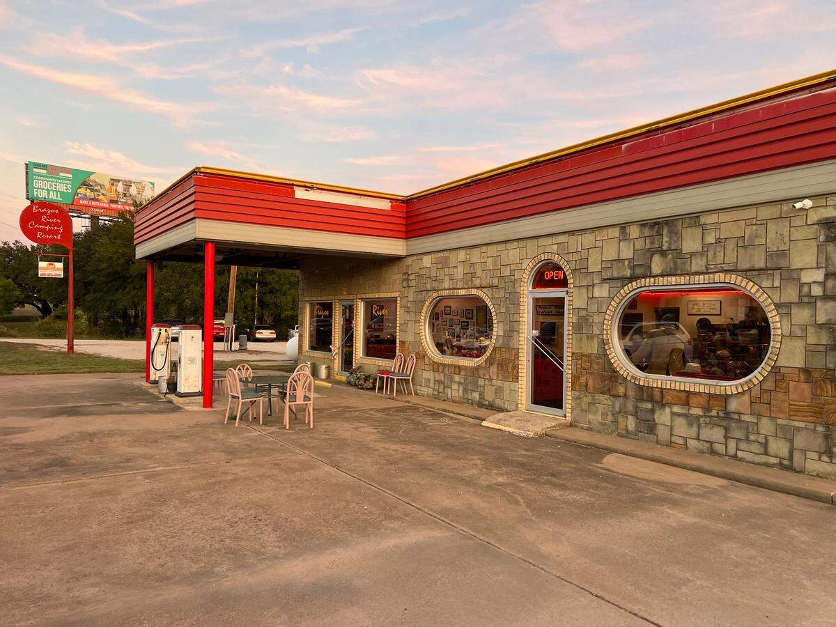 Chente Cafe is in the former Brazos River Catfish Cafe, founded in 1940 as a cafe, Humble Oil gas station and tourist stop on old U.S. 80 at the Brazos River bridge off what is now Interstate 20.