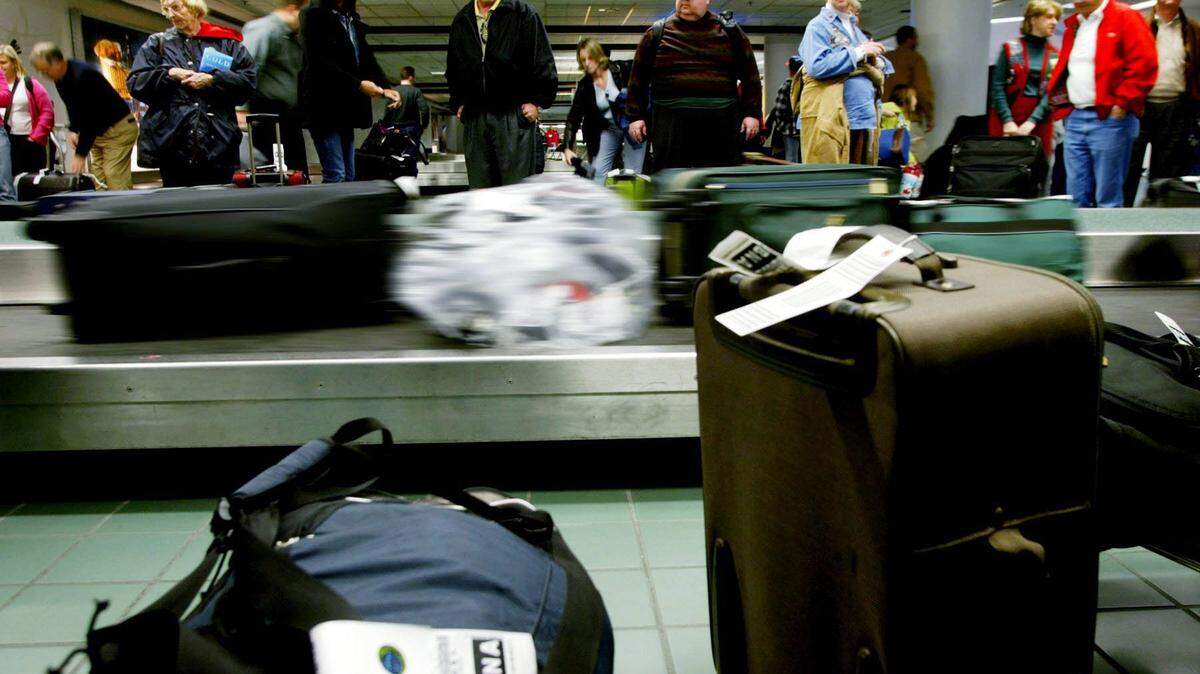 Passangers coming into Nashville International Airport for Christmas wait for their bags in baggage claim on Dec. 21, 2004, the first day of winter. The AAA Auto Club South says Tennessee will have 200,000 air travelers during the holidays.