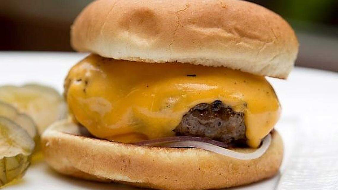 The deceptively simple-looking Ozersky Burger at Knife Burger is actually quite a bargain at the $1 price that’s being offered to federal government workers at two Knife Burger locations, including one at the Food Hall at Crockett Row in Fort Worth.