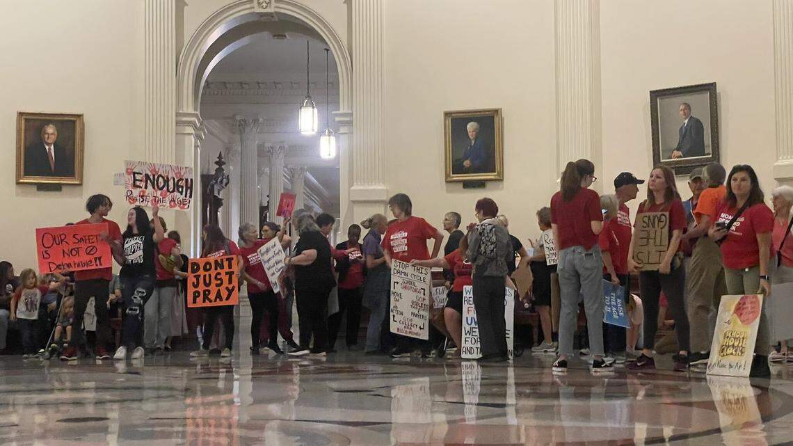 Texas House may consider bill to increase age requirement for semiautomatic rifle purchases