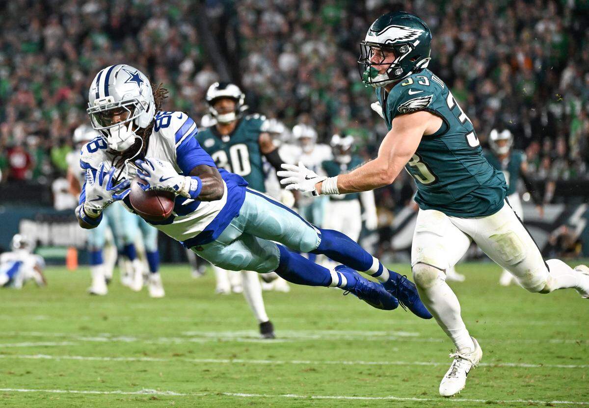Sep 4, 2025; Philadelphia, Pennsylvania, USA; Dallas Cowboys wide receiver CeeDee Lamb (88) is unable to make a reception defended by Philadelphia Eagles cornerback Cooper DeJean (33) during the fourth quarter of the game at Lincoln Financial Field. Mandatory Credit: Eric Hartline-Imagn Images