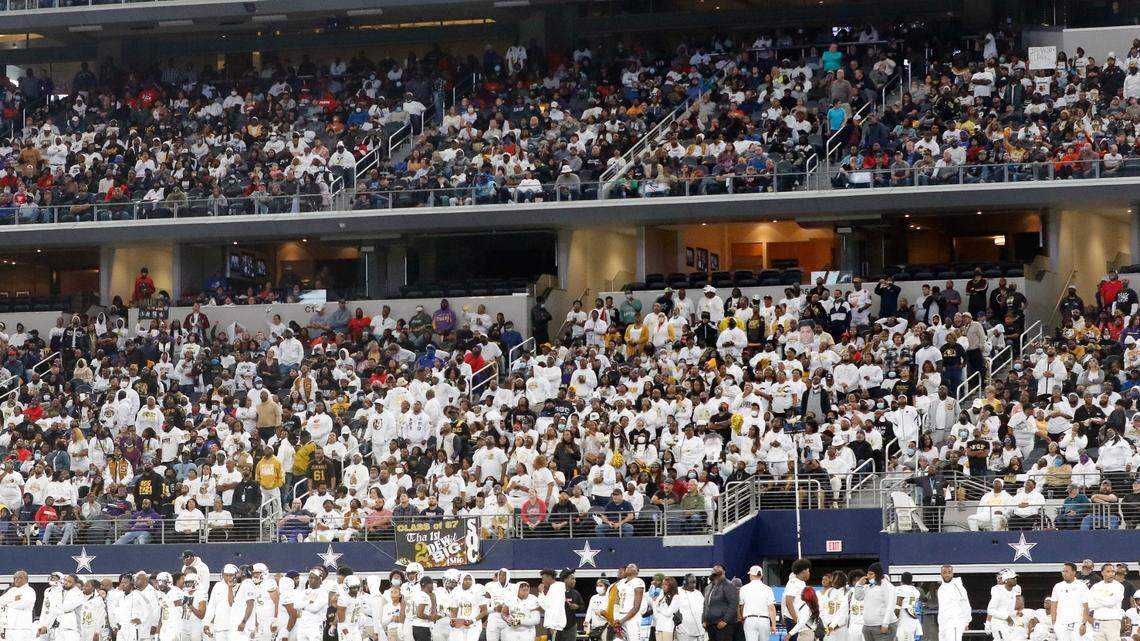 South Oak Cliff’s state title is a trophy of inspiration for all Texas inner city schools
