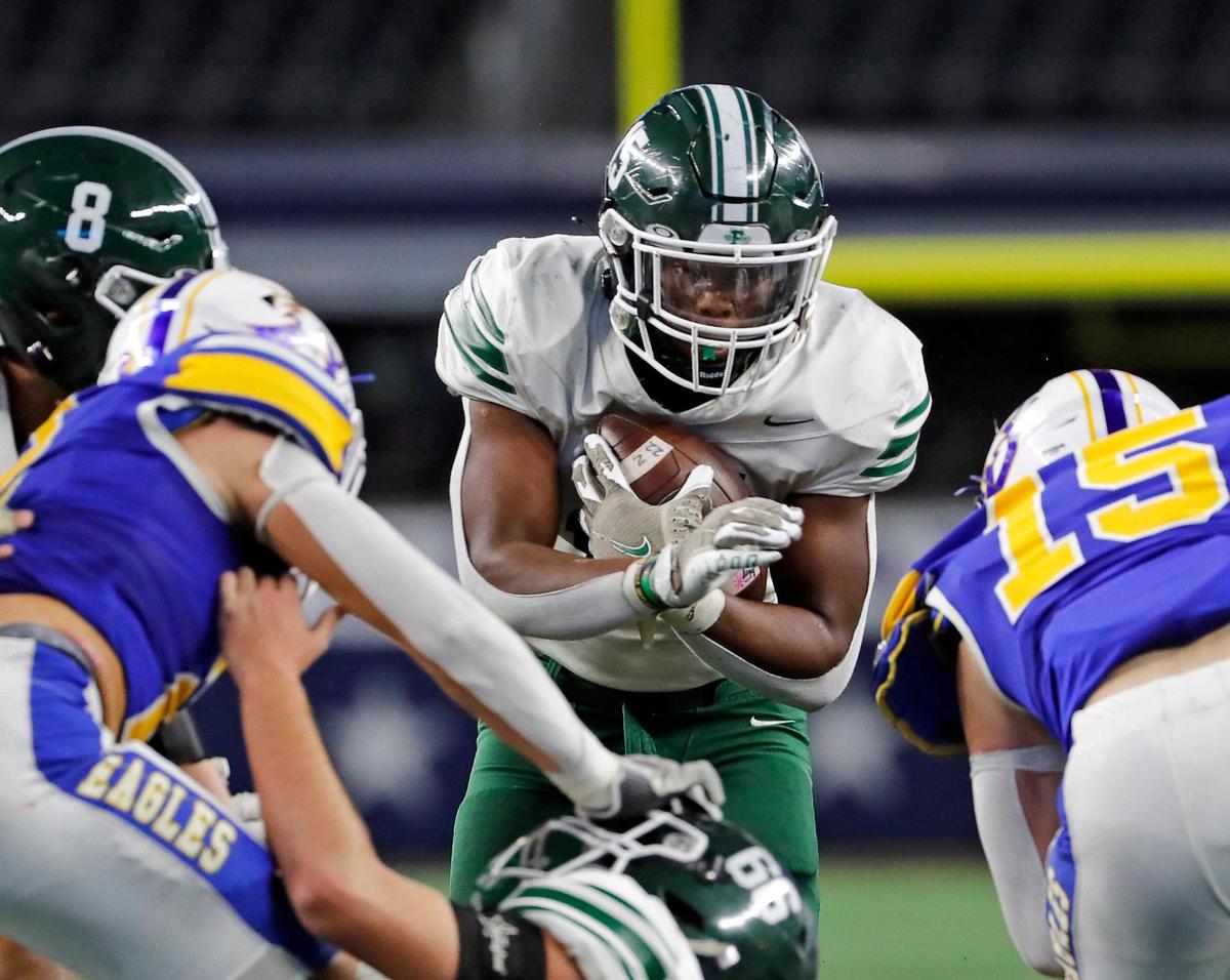 Franklin running back Bryson Washington (15) gets tangled up at the line of scrimmage in the first half of a UIL Class 3A D2 state championship football game at AT&T Stadium in Arlington, Texas, Thursday , Dec. 15, 2022. Franklin led 7-0 at the half.(Star-Telegram Bob Booth)