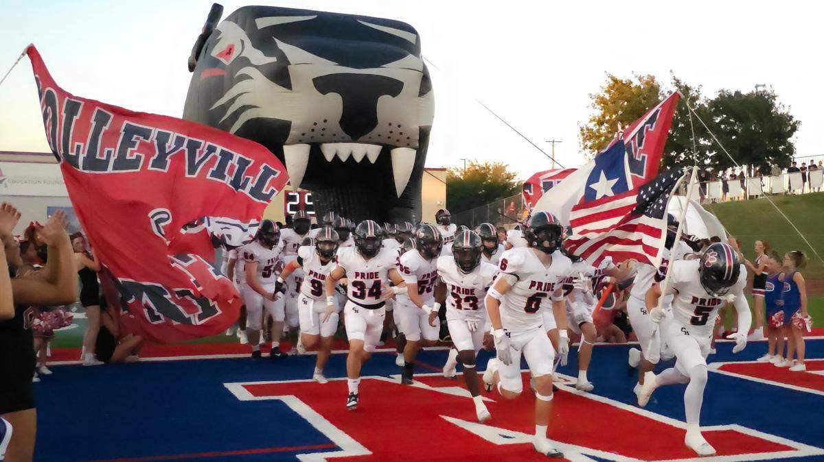 The Colleyville Heritage Panthers trounced Abilene Cooper on Friday.