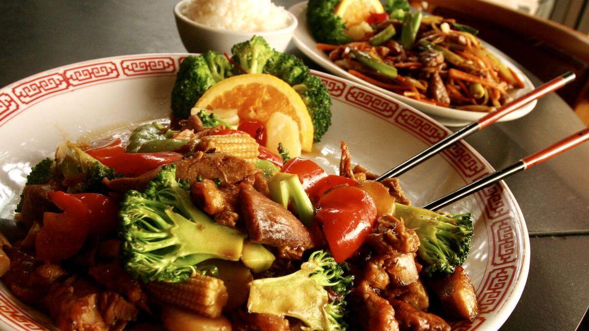 Tung ting duck and beef szechuan style served with steamed rice at Szechan. Photographed Thursday July 29, 2005 . (Special to the Star-Telegram/ Richard W. Rodriguez)