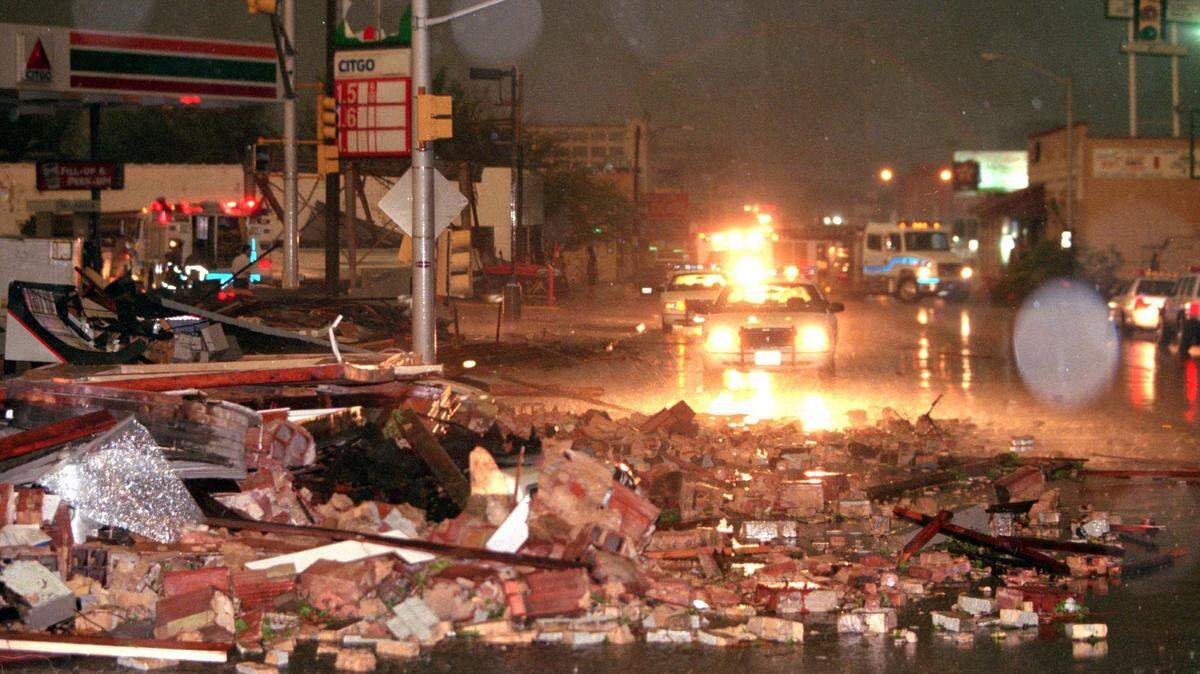 Damage on West Seventh Street in Fort Worth after a tornado hit the city on March 28, 2000.