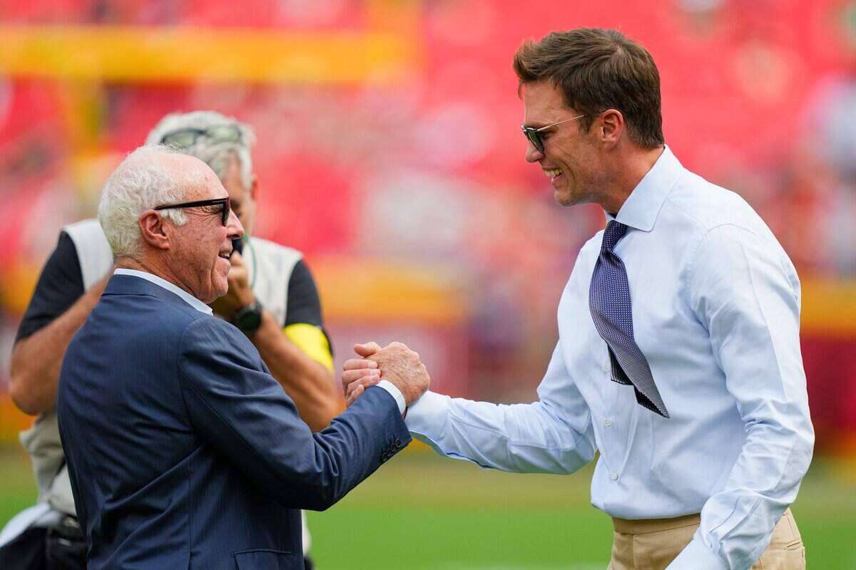Las Vegas Raiders minority owner Tom Brady (right) also doubles as Fox Sports’ top color analyst for its NFL broadcasts.