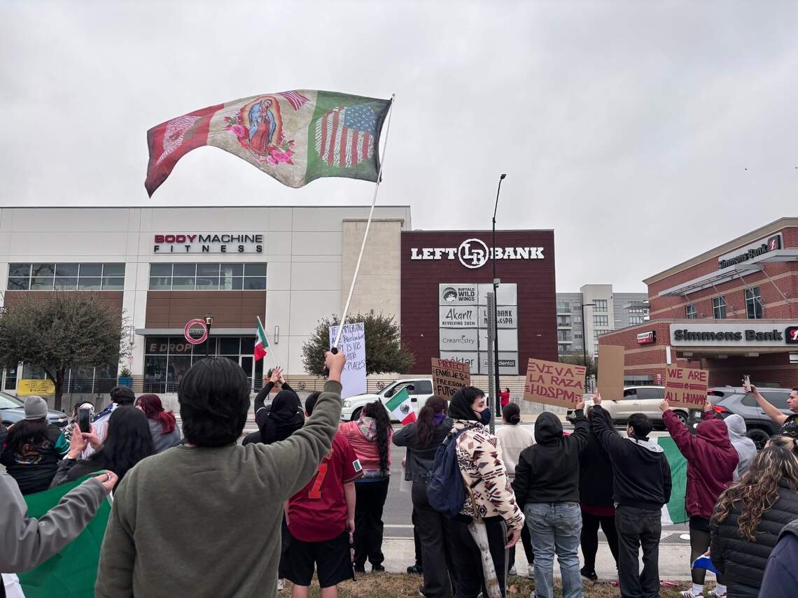 Hundreds gather on West 7th Street to protest deportations | Fort Worth ...