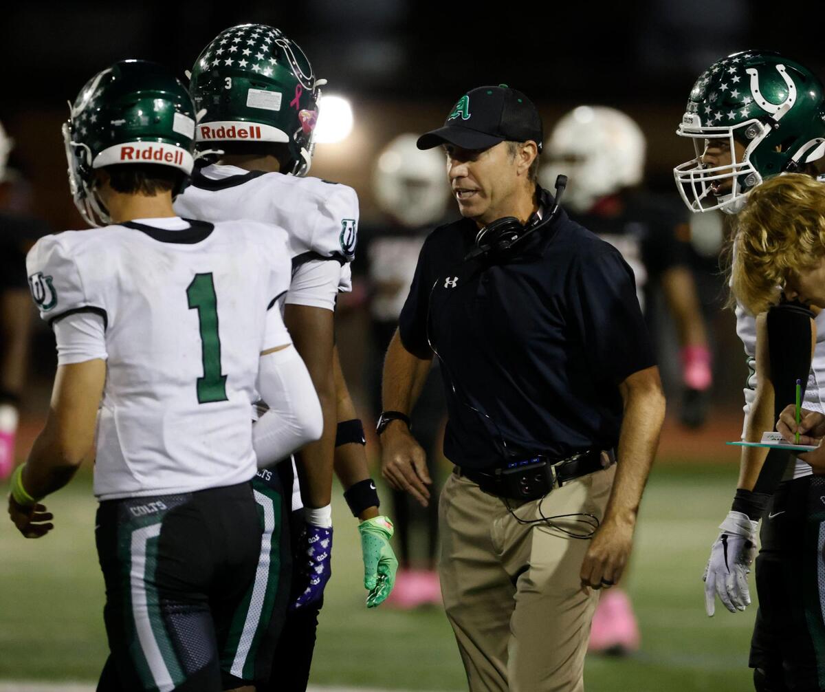 Arlington head coach Scott Peach talks to the team during a time out during a District 8-6A football game at C.H. Wilemon Field in Arlington, Texas, Friday, Oct. 18, 2024.