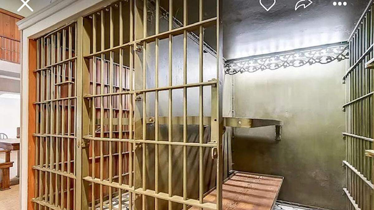 Several guards have pleaded guilty in federal court in connection with an assault on an inmate at a Kentucky prison which violated his Constitutional rights.